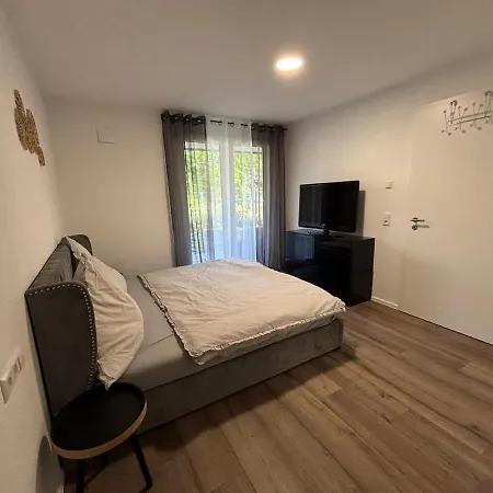 Beautiful 2 Bedroom Apartment With Garden And Terrace 美茵河畔哈瑙